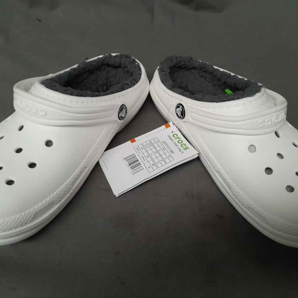 PAIR OF CROCS CLASSIC LINED KID'S CLOGS IN WHITE UK SIZE J5