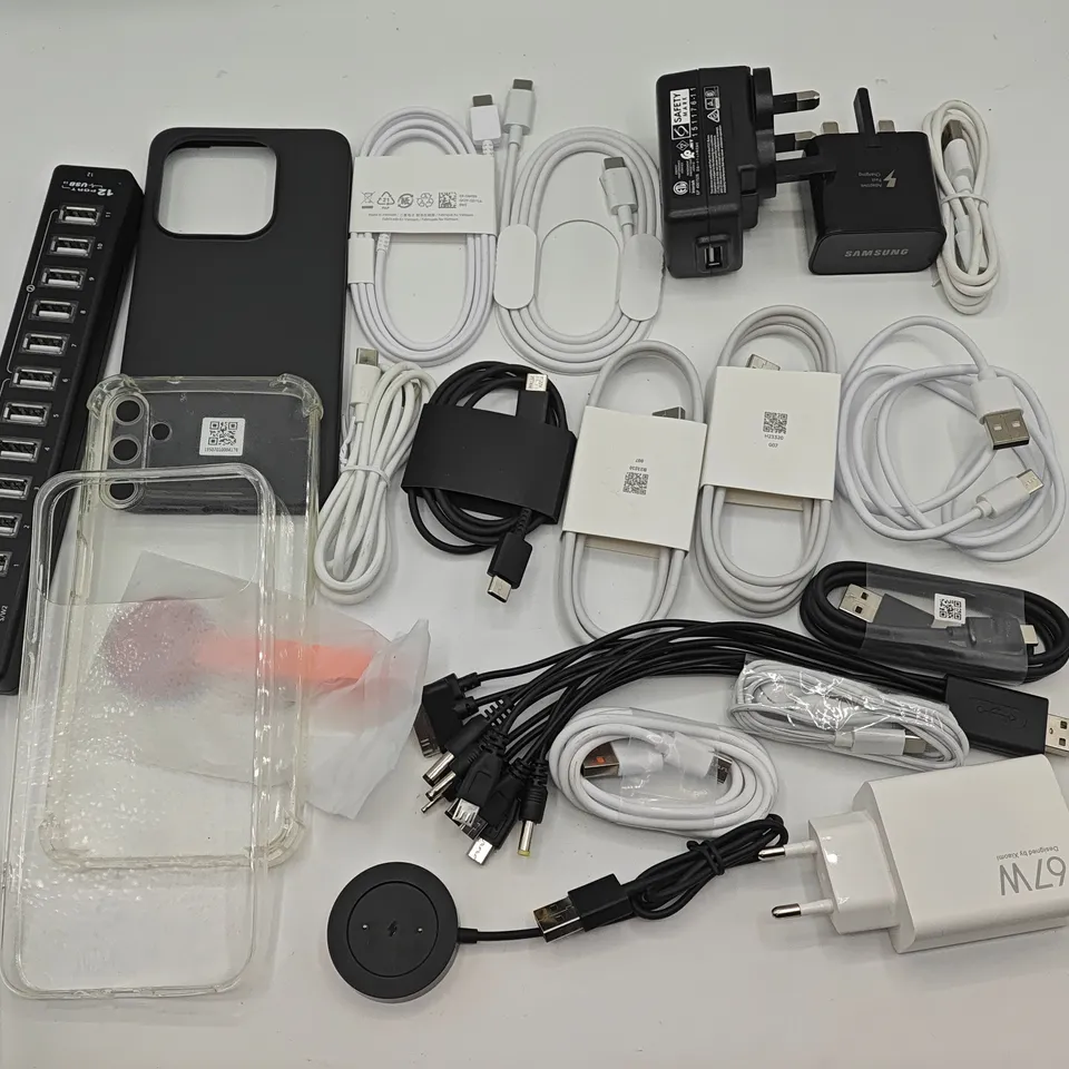 LOT OF ASSORTED MOBILE PHONE AND TABLET ACCESSORIES TO INCLUDE CHARGE CABLES, TABLET CASES AND POWER ADAPTERS