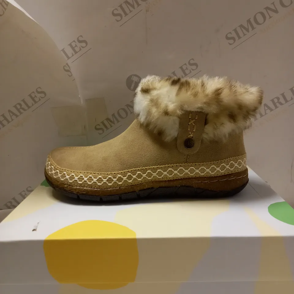 EARTH ORIGINS EMMALYN BEIGE BOOTIES - SIZE 5