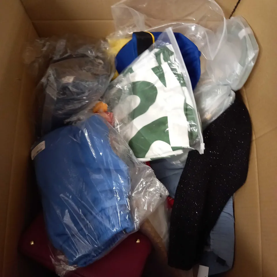 BOX OF APPROX 35 ASSORTED CLOTHING ITEMS TO INCLUDE - DRESSES, T-SHIRTS AND TROUSERS
