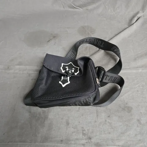 TRAPSTAR CROSSBODY BAG IN BLACK