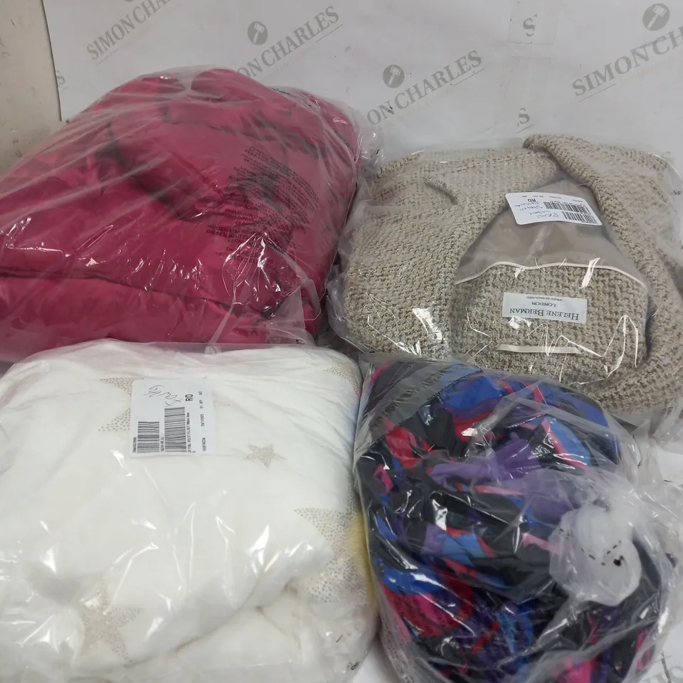 BOX OF APPROXIMATELY 10 CLOTHING ITEMS TO INCLUDE TOPS, JUMPER, COATS ETC