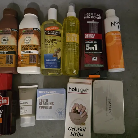 APPROXIMATELY 20 ASSORTED HEALTH AND BEAUTY ITEMS TO INCLUDE PALMERS BODY OIL, LOREAL SHOWER GEL AND FACIAL CARE TOOLS