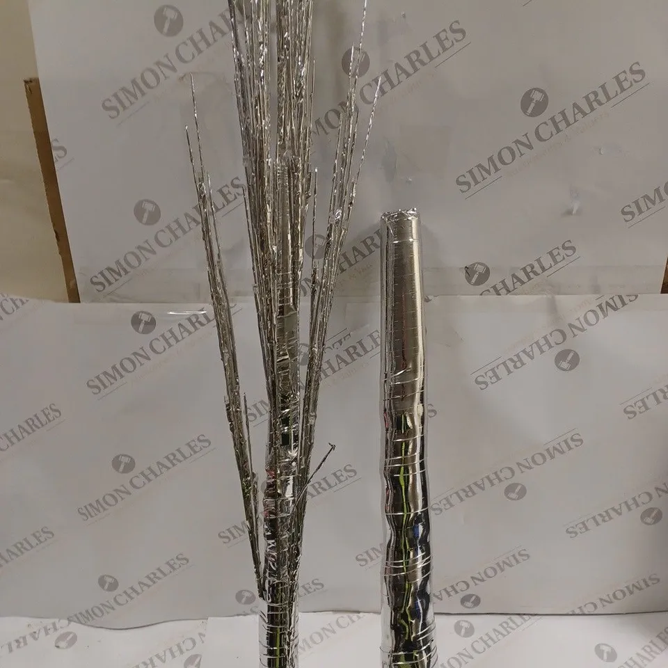 BOXED 5-FOOT PRE LIT SILVER CHRISTMAS TREE RRP £49.99