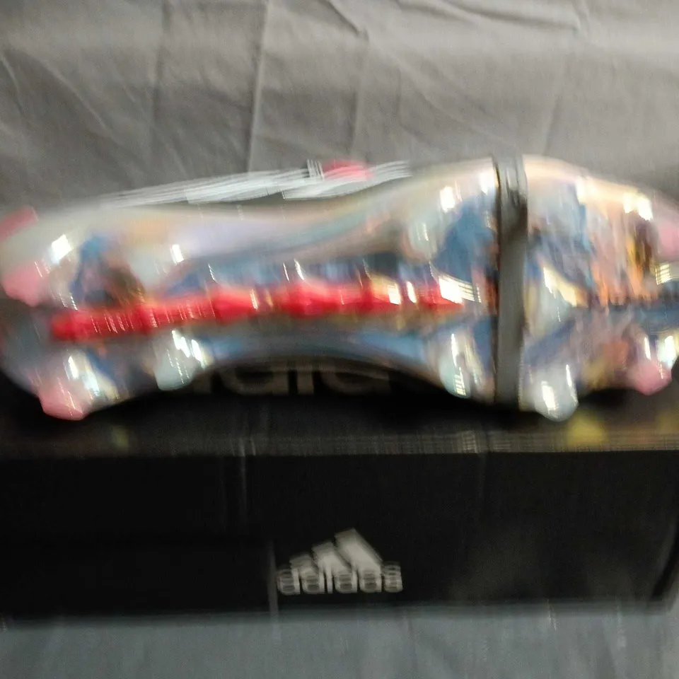 BOXED PAIR OF ADIDAS PREDATOR FOOTBALL BOOTS - UK SIZE 11