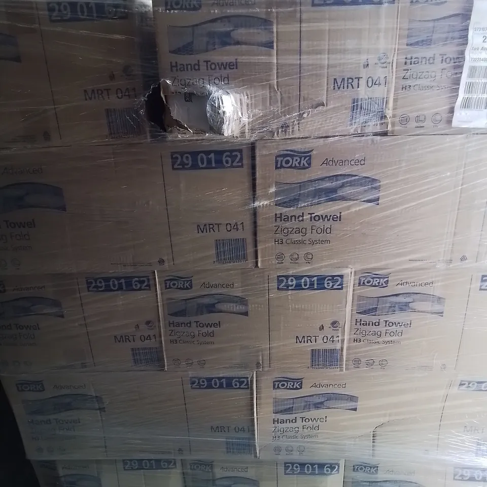 PALLET CONTAINING 25 CASES OF TORK ADVANCED ZIGZAG FOLD PAPER TOWELS 