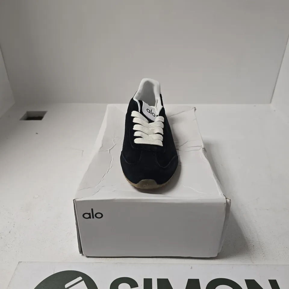 BOXED PAIR OF ALO SUNSET SNEAKER SIZE UK 5 