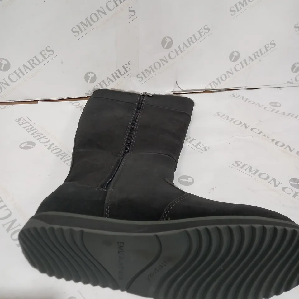 EMU ALL WEATHER WATERPROOF COLL SUEDE SHEEPSKIN MOONTA HIGH BOOT - SIZE 7