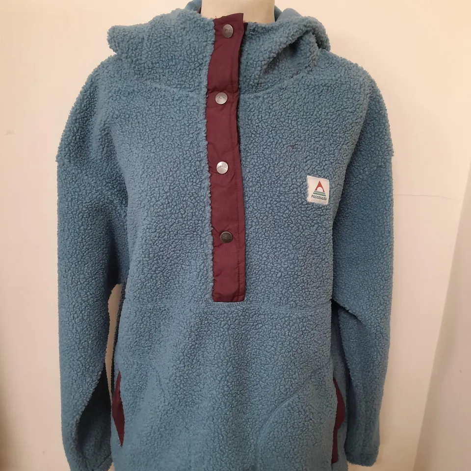 PASSENGER CALLA HOODED PULLOVER SIZE L