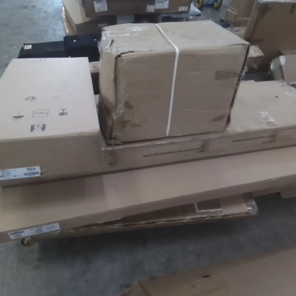 PALLET CONTAINING ASSORTED FURNITURE & FURNITURE PARTS