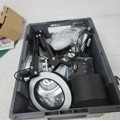 TOTE OF APPROXIMATELY 15 ASSORTED ITEMS TO INCLUDE: DISC LOCK