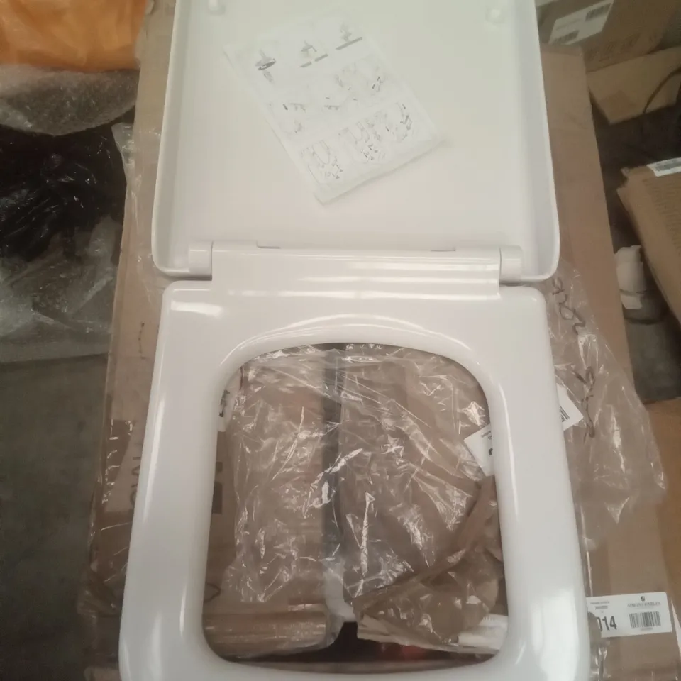 TOILET SEAT