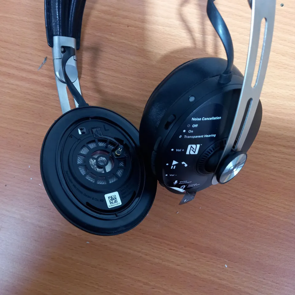 SENNHEISER MOMENTUM HEADPHONES 