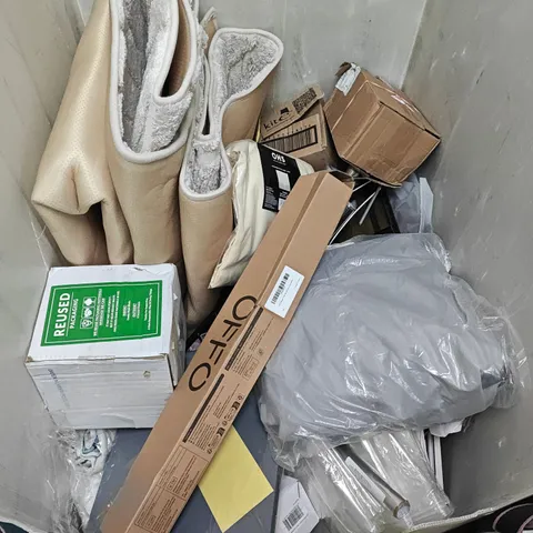 LOT OF APPROXIMATELY 20 ASSORTED HOUSEHOLD ITEMS TO INCLUDE SHOWER SLIDE BAR, RUG, FITTED SHEET AND HANGING LIGHT FITTING