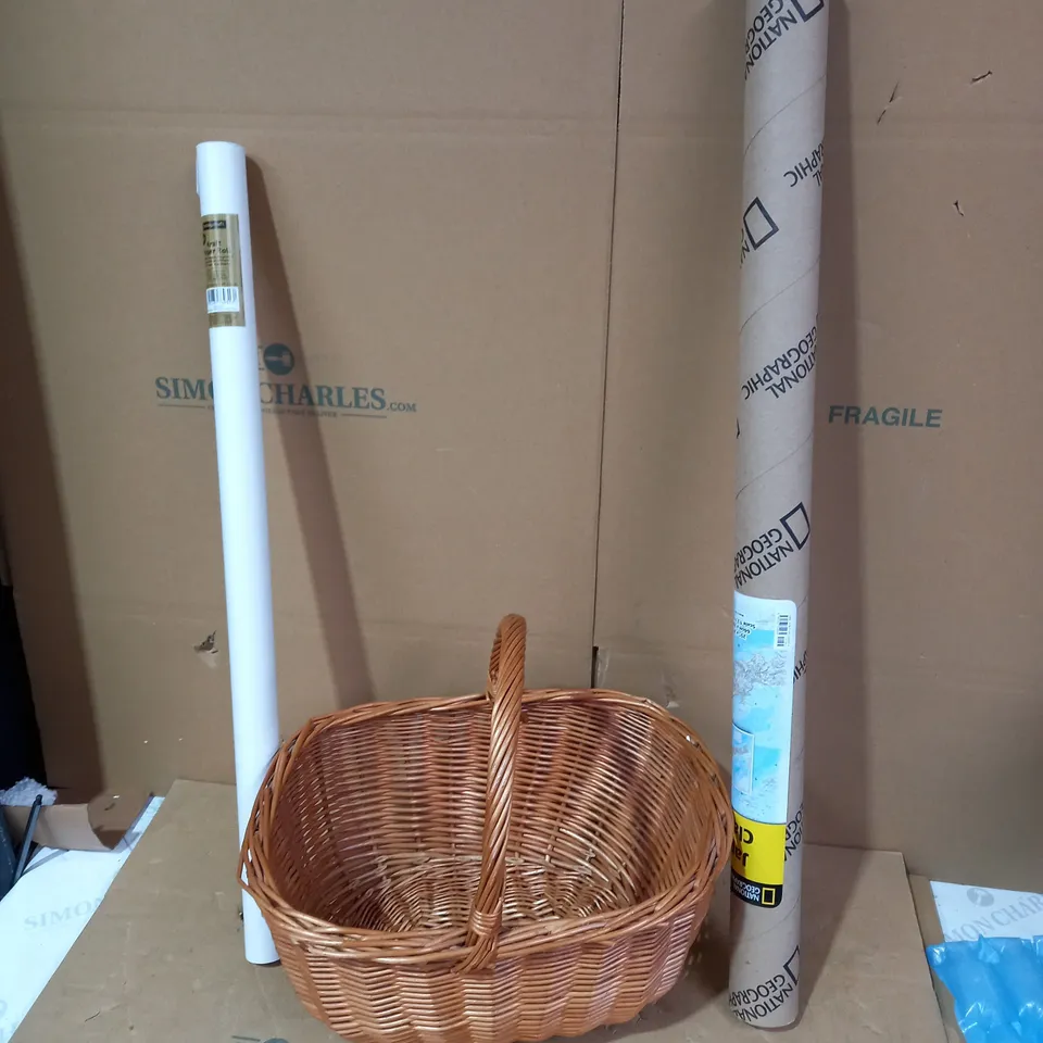 LOT OF 3 ASSORTED HOUSEHOLD ITEMS TO INCLUDE NATIONAL GEOGRAPHIC POSTER, DESIGNER PICNIC BASKET AND HOBBY CRAFT PAPER ROLL