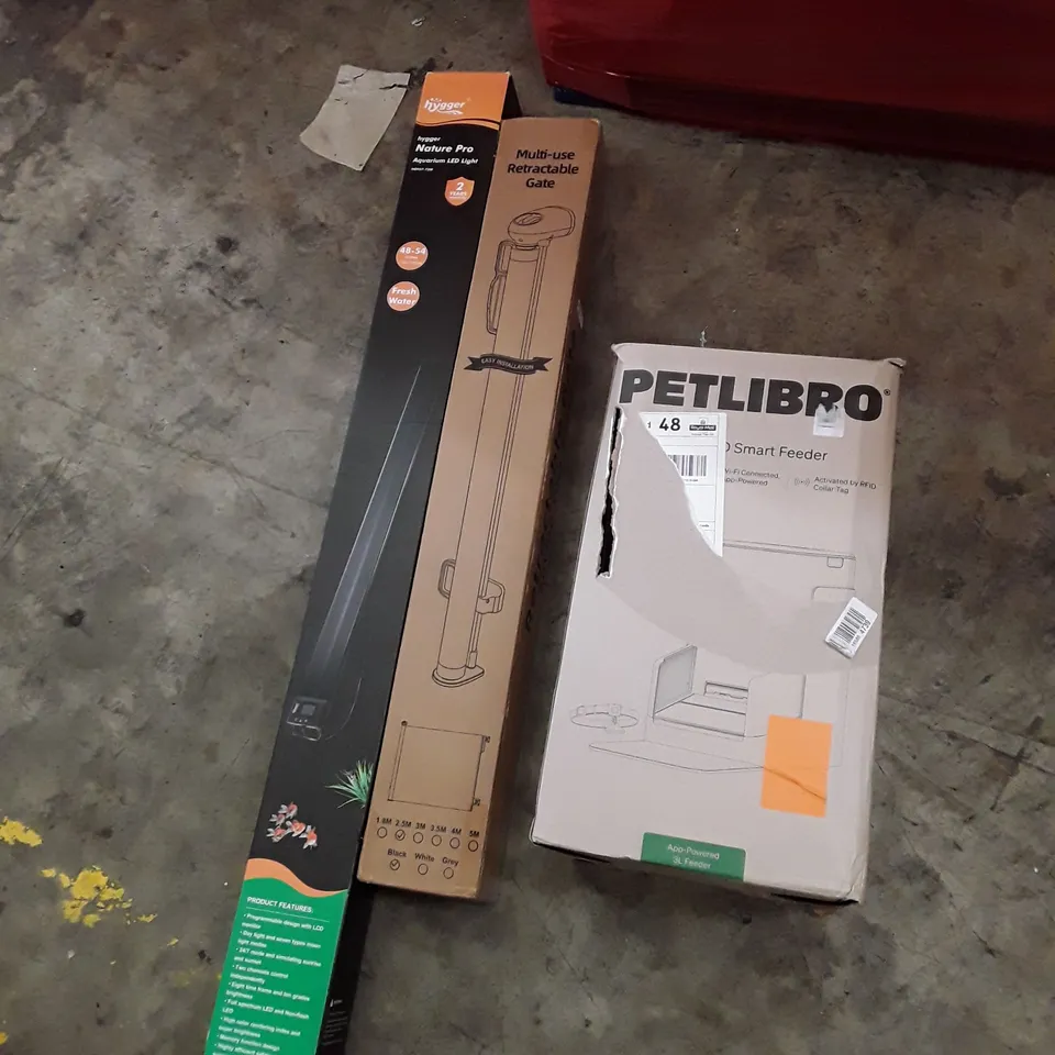 PALLET OF ASSORTED HOUSEHOLD GOODS AND PRODUCT TO INCLUDE; PETLIBRO SMART FEEDER, MULTI-USE RETRACTABLE GATE, HYGGER NATURE PRO AQUARIUM LED LIGHT ETC 