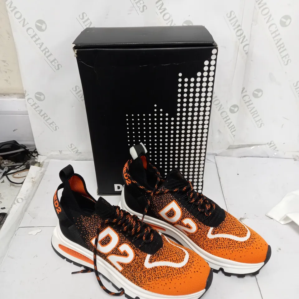 BOXED PAIR OF DSQUARED2 RUNDS2 SOCK TRIM UK 8.75