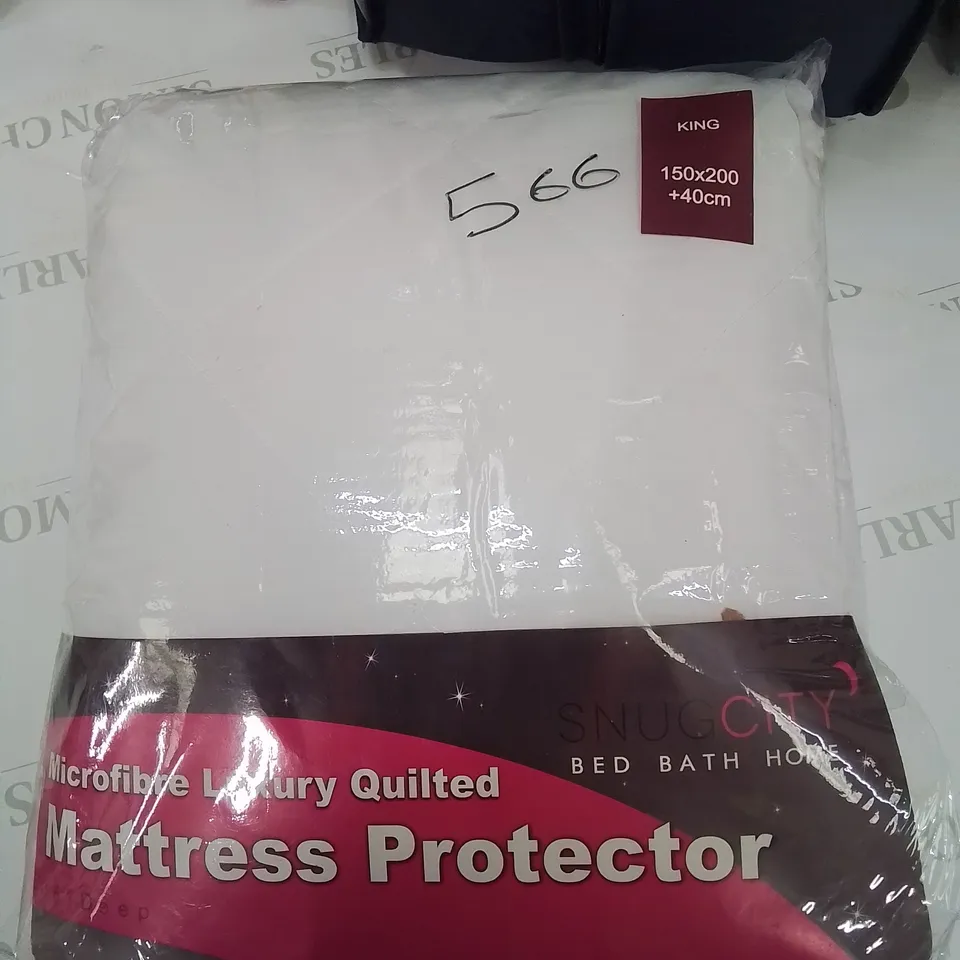 BAGGED HYPOALLERGENIC MATTRESS PROTECTOR // SIZE: KING 