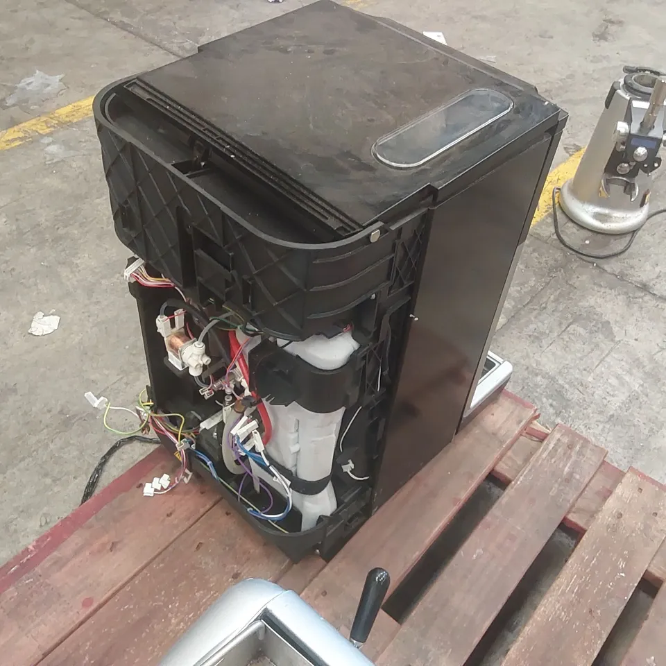 COMMERCIAL COFFEE MACHINE