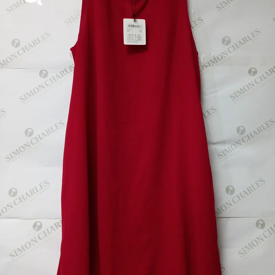 BOX OF APPROXIMATELY 20 ASSORTED DRESSES IN RED AND BLUE - SIZES VARY