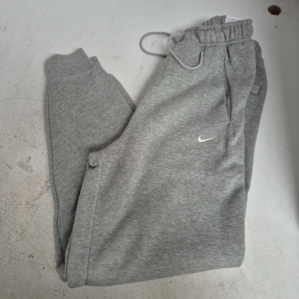 NIKE GREY SWEATPANTS – LOOSE FIT, STRAIGHT LEG (SIZE S)