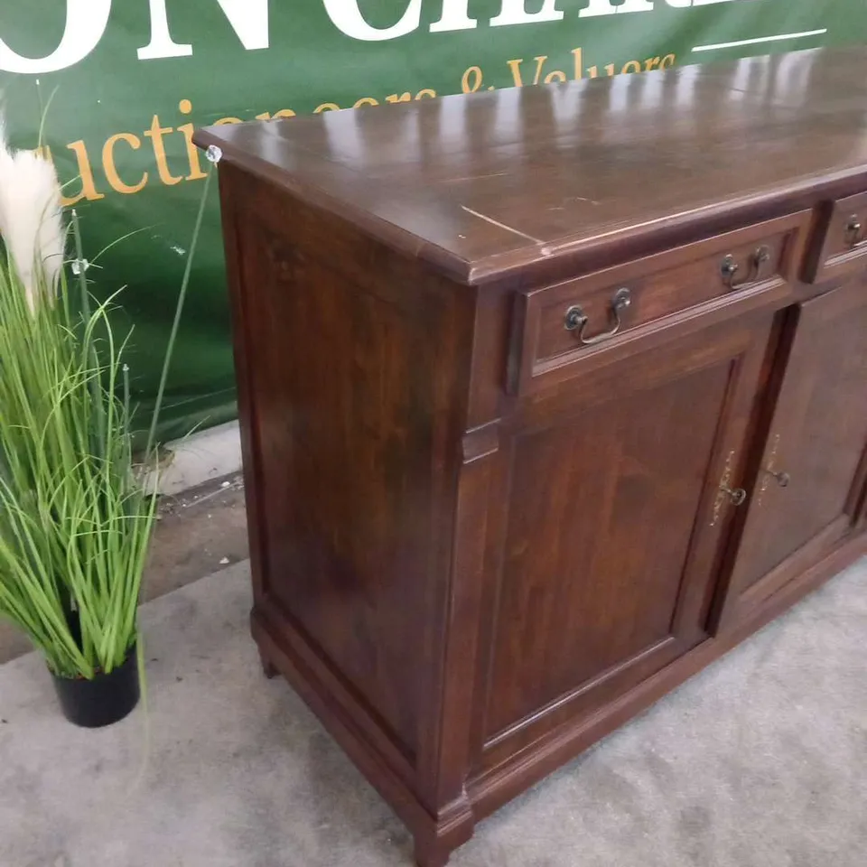 DESIGNER MAHOGANY EFFECT THREE DRAWER, THREE DOOR SIDEBOARD