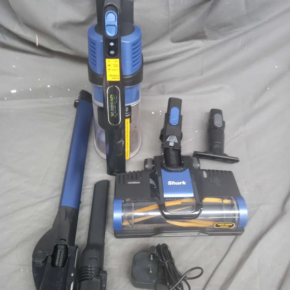 BOXED SHARK CORDLESS STICK VACUUM