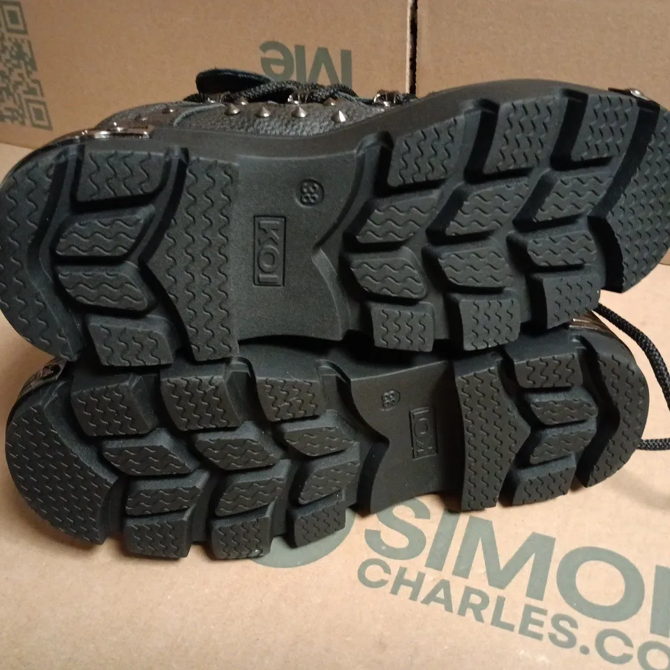 BOXED KOI THURNAX CHUNKY HARDWARE TRAINERS IN BLACK - UK 5