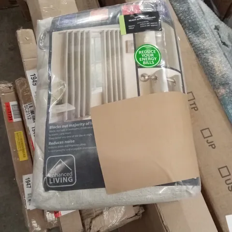 BAGGED BILLER EYELET THERMAL LIGHT REDUCING CURTAINS // SIZE : 229 x 229cm