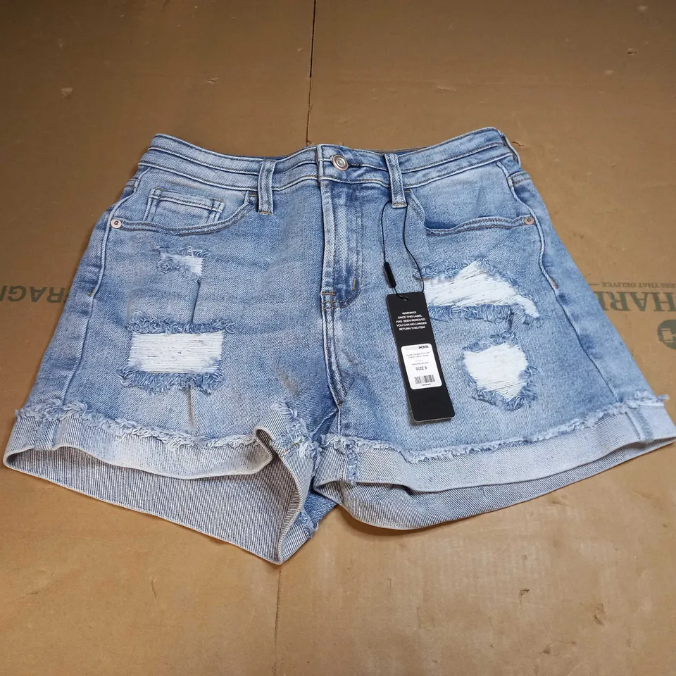 FASHION NOVA SWEET ESCAPE ROLL CUFF STRECH DENIM SHORTS - MEDIUM 