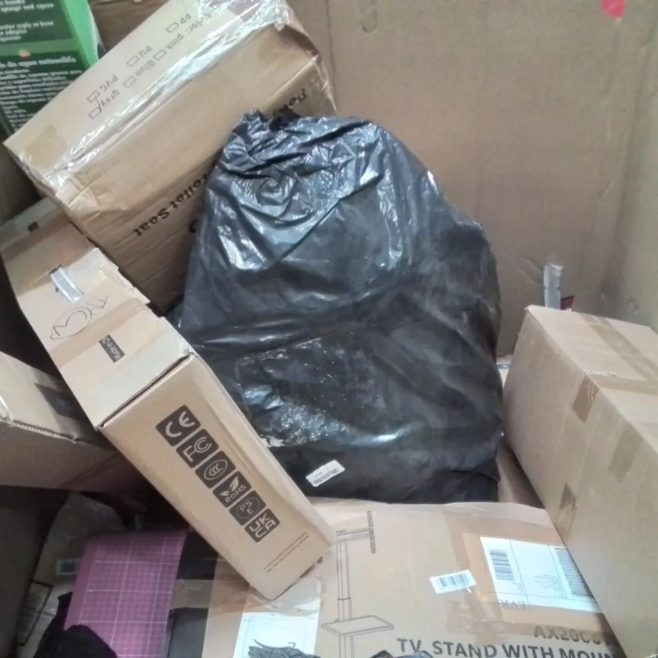 PALLET OF ASSORTED HOUSEHOLD GOODS AND PRODUCTS TO INCLUDE;GAMING CHAIR,ICE BATHTUB LEGO SET