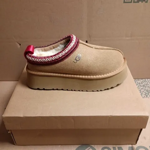 BOXED PAIR OF UGG CLASSIC MINI SLIPPERS – UK 2.4 