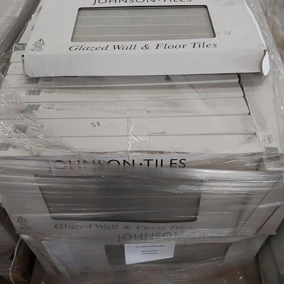 PALLET CONTAINING 40 CARTONS OF JOHNSONS YORK TILES IN FOSSIL - 5 PER PACK / 597X297X11MM