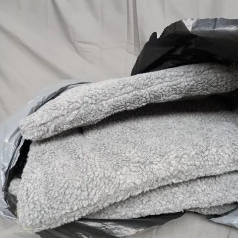 GOR PETS XL SHERPA CAGE MAT