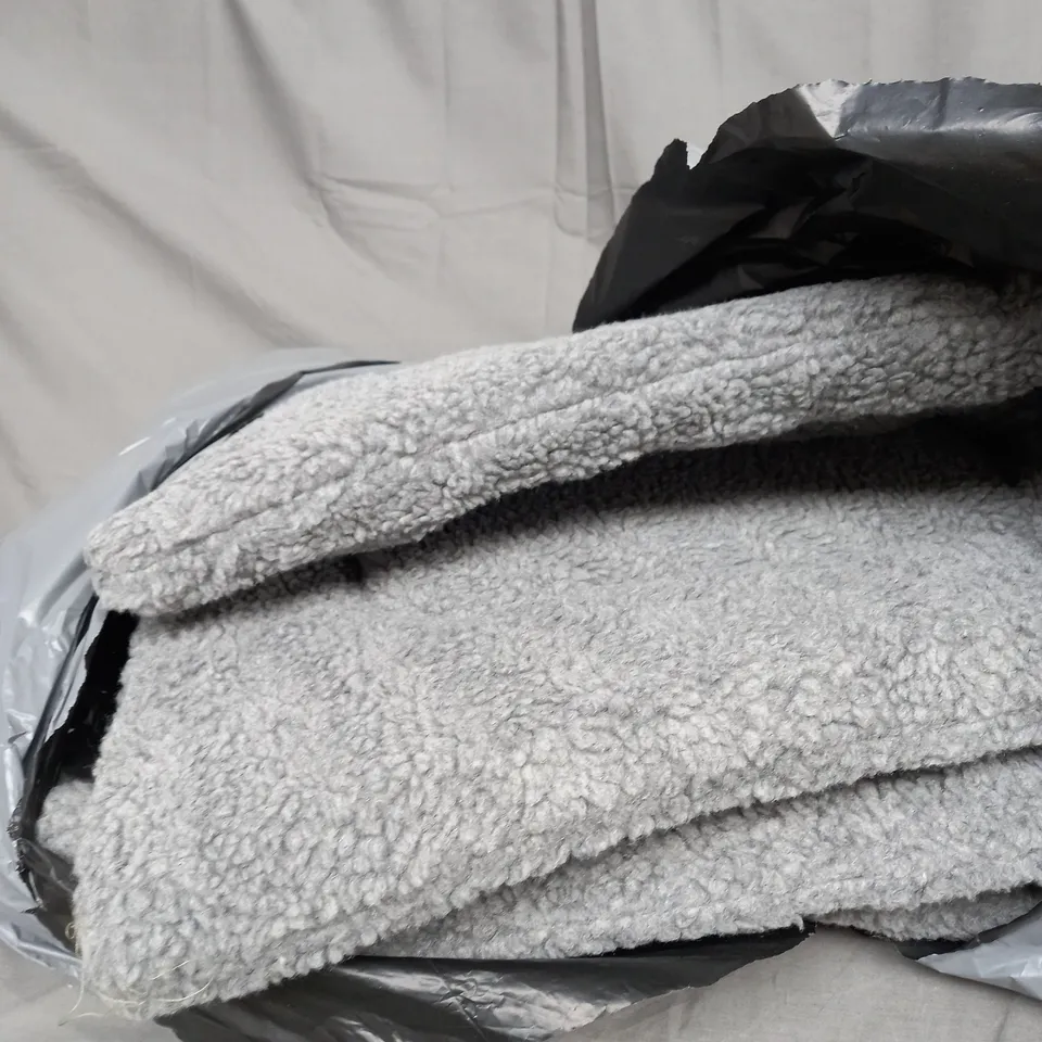 GOR PETS XL SHERPA CAGE MAT