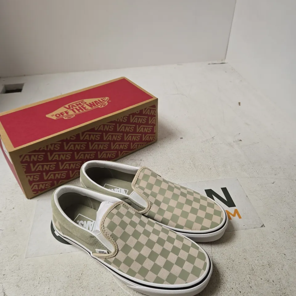 VANS CLASSIC SLIP-ON SHOES – CHECKERBOARD SOFT SAGE, UK 6 (MEN'S)