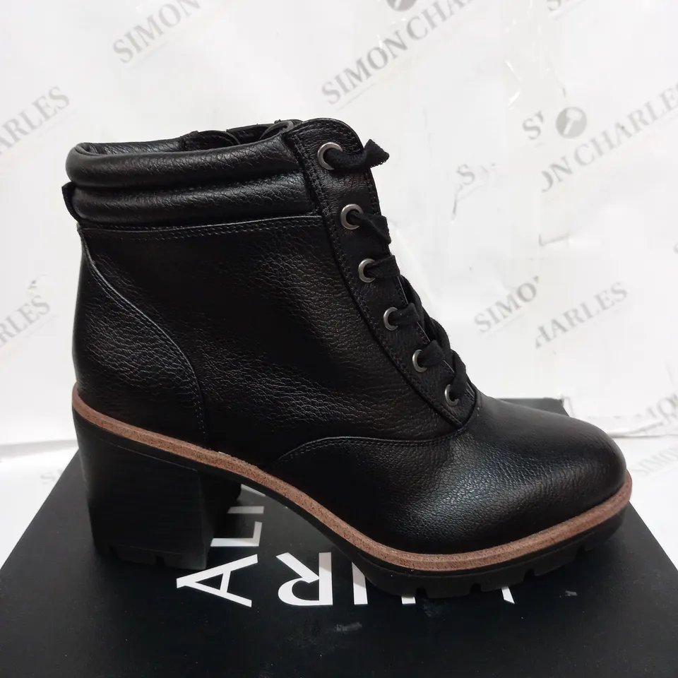 NATURALIZER JAGGER BLACK HEELED BOOT - UK SIZE 6