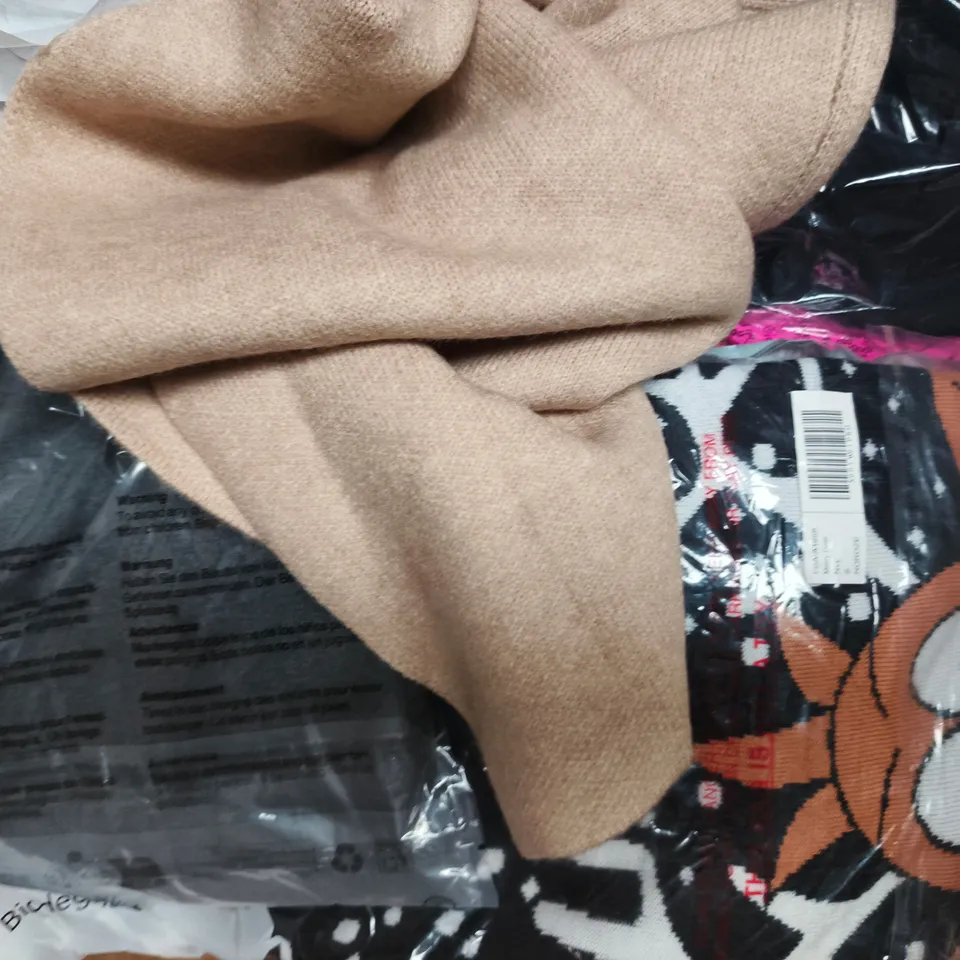 APPROXIMATELY 20 ASSORTED CLOTHING AND FASHION PRODUCTS IN VARIOUS STYLES AND SIZES - COLLECTION ONLY