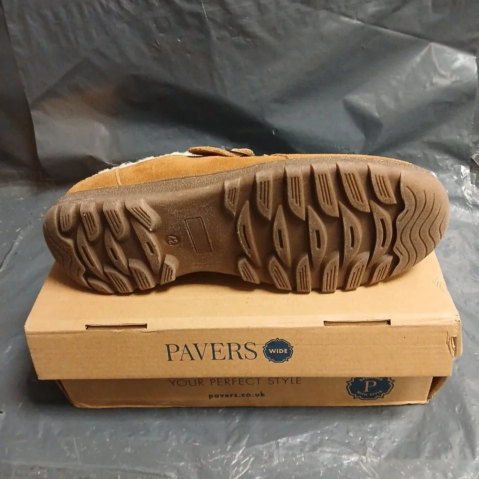 PAVERS WIDE FIT SUEDE SLIPPERS WITH SHEARLING LINING – MEN EU 42