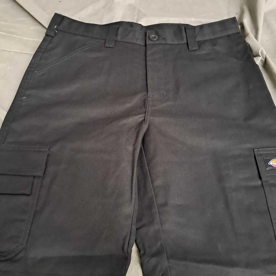DICKIES CARGO SHORTS BLACK SIZE 33
