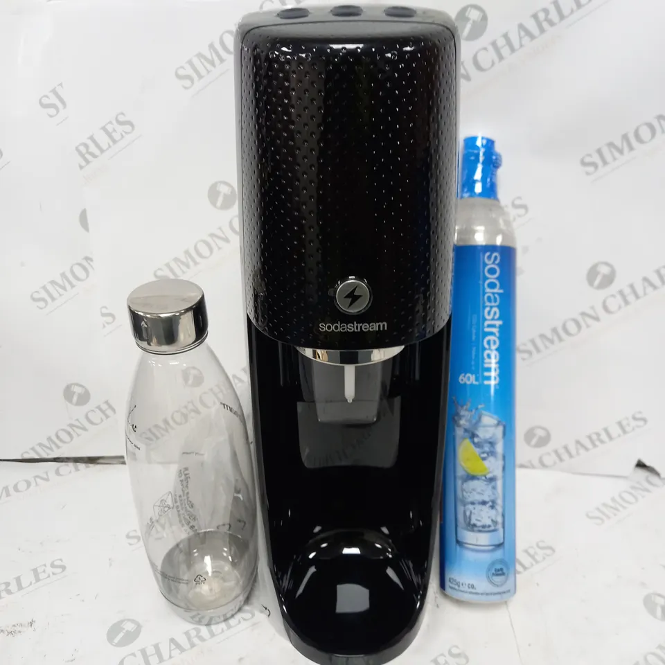BOXED SODASTREAM SPIRIT ONE TOUCH ELECTRIC SPARKLING WATER MAKER 
