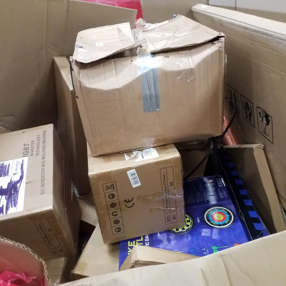 PALLET CONTAINING ASSORTED PRODUCTS INCLUDING TRUNKI KIDS SUITCASE, CHRISTMAS TREE 1.8M, LAPTOP SLEEVE, FLOORING CUTTER & PRIVACY SCREEN 