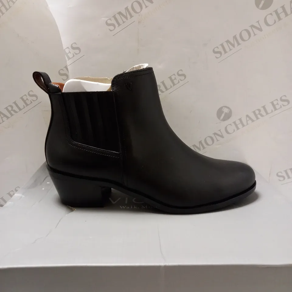 VIONIC JOY BLACK LEATHER BOOTS - SIZE 6.5