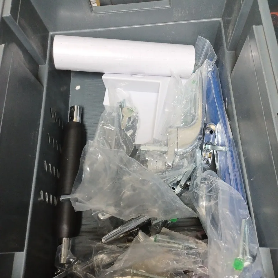 APPROXIMATELY 15 HOUSEHOLD ITEMS TO INCLUDE LAMINATING POUCHES, DOGGY KINGS FUR TRIMMER AND FISHING TACKLE KIT