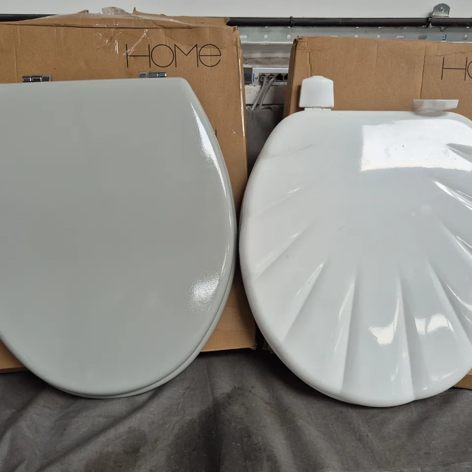 2 BOXED TOILET SEAT MOULDED WOOD 