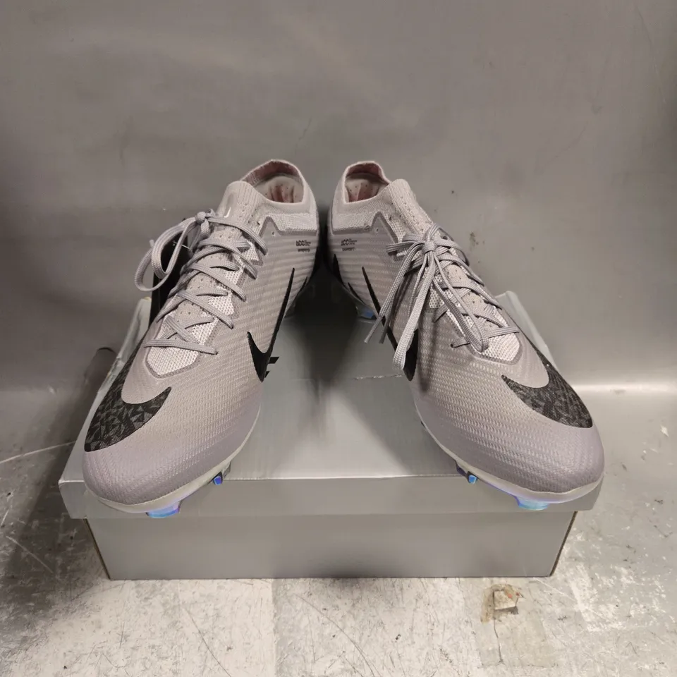 BOXED PAIR OF NIKE ZOOM SUPERFLY 15 ELEITE FOOTBALL BOOTS - 9