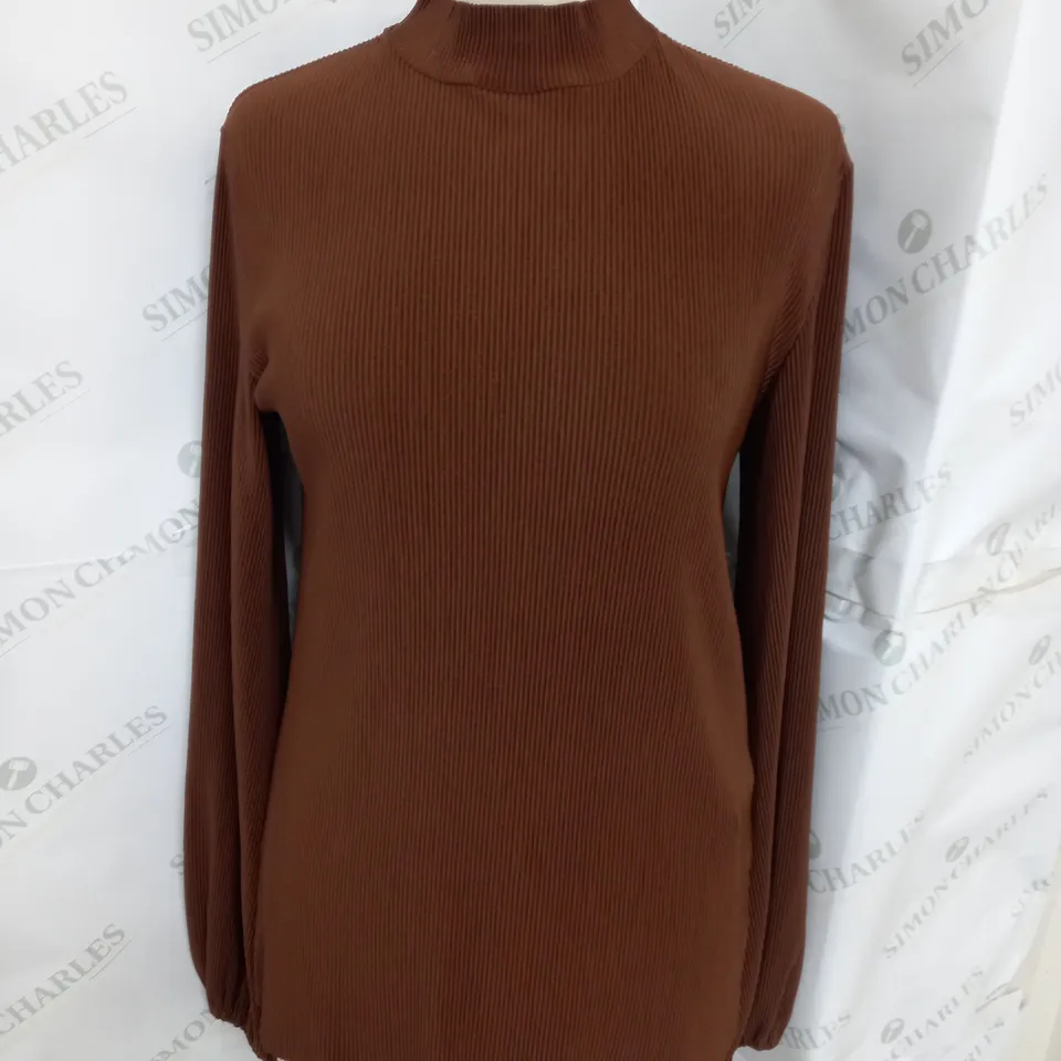 STRADIVARIUS PLEAT LONG SLEEVE IN BROWN SIZE L