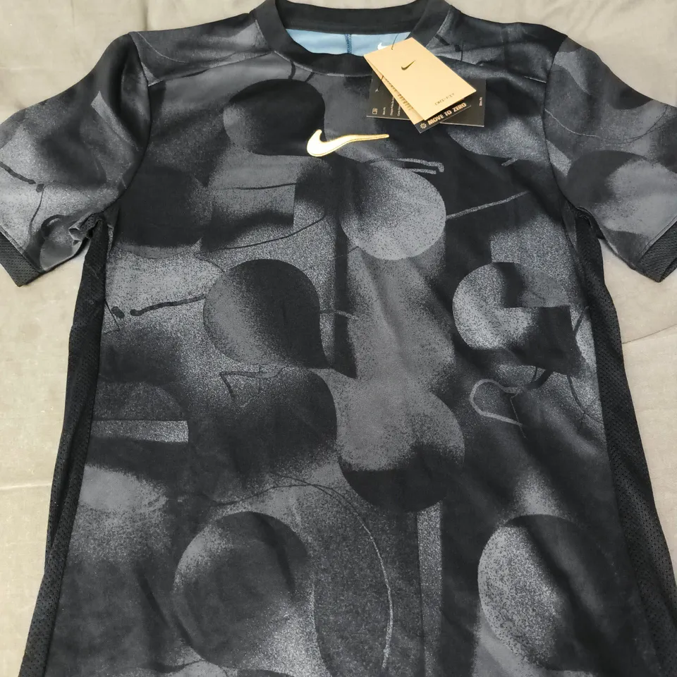 NIKE LOGO CASUAL TEE - SIZE SMALL