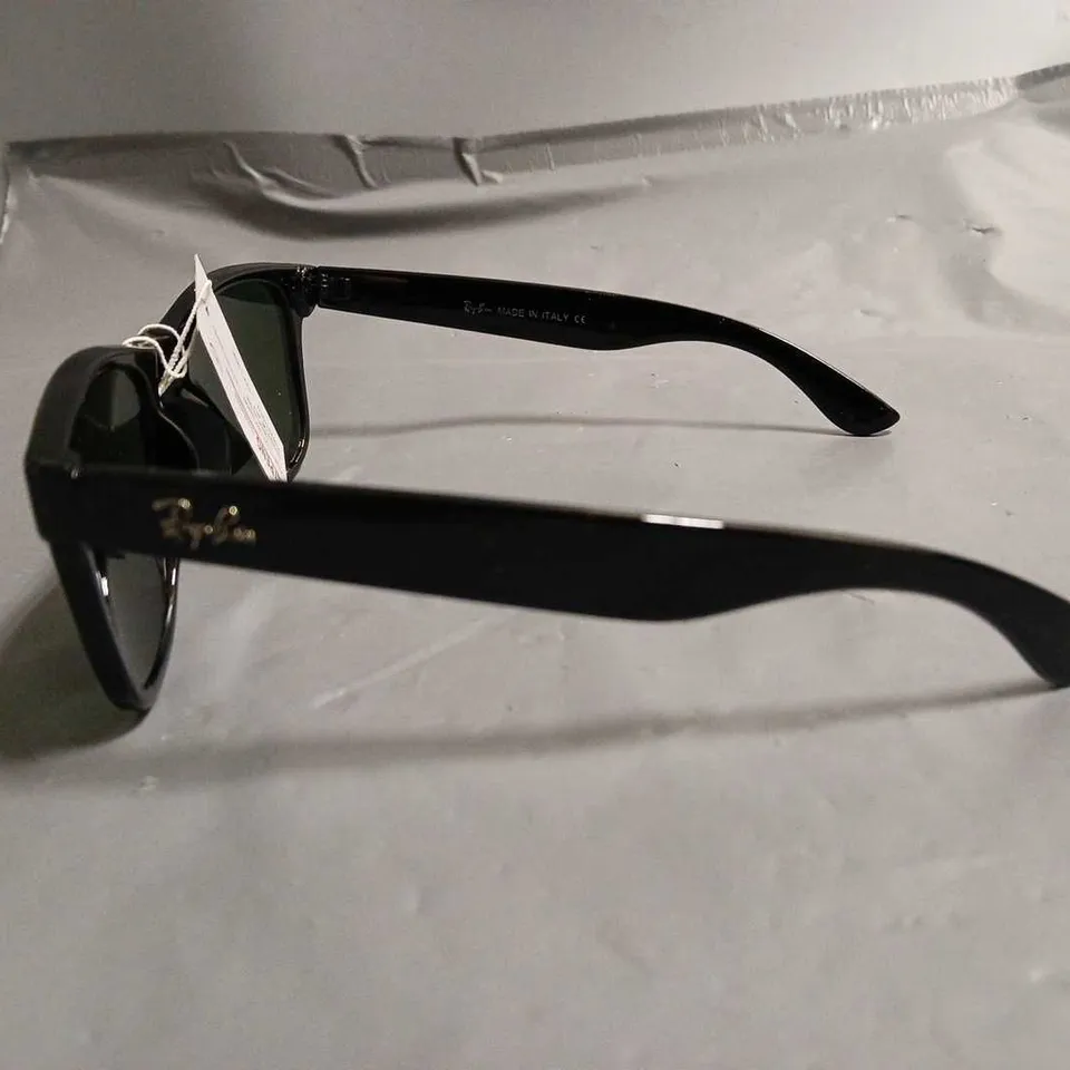 PAIR OF RAY BAN BLACK FRAMED GLASSES WITH G-15 LENS IN CASE