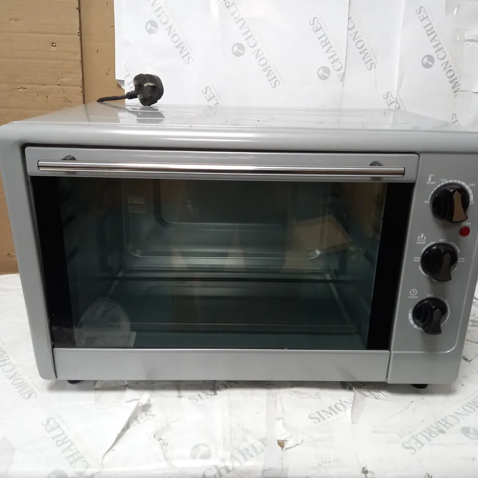 COMMERCIAL CONVECTION OVEN